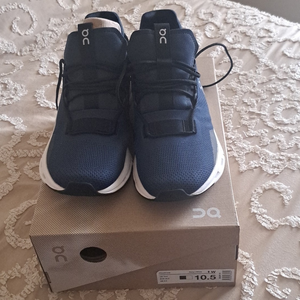 NWT CLOUDNOVA tec 10.5 Wide navy white sneakers, $170.00